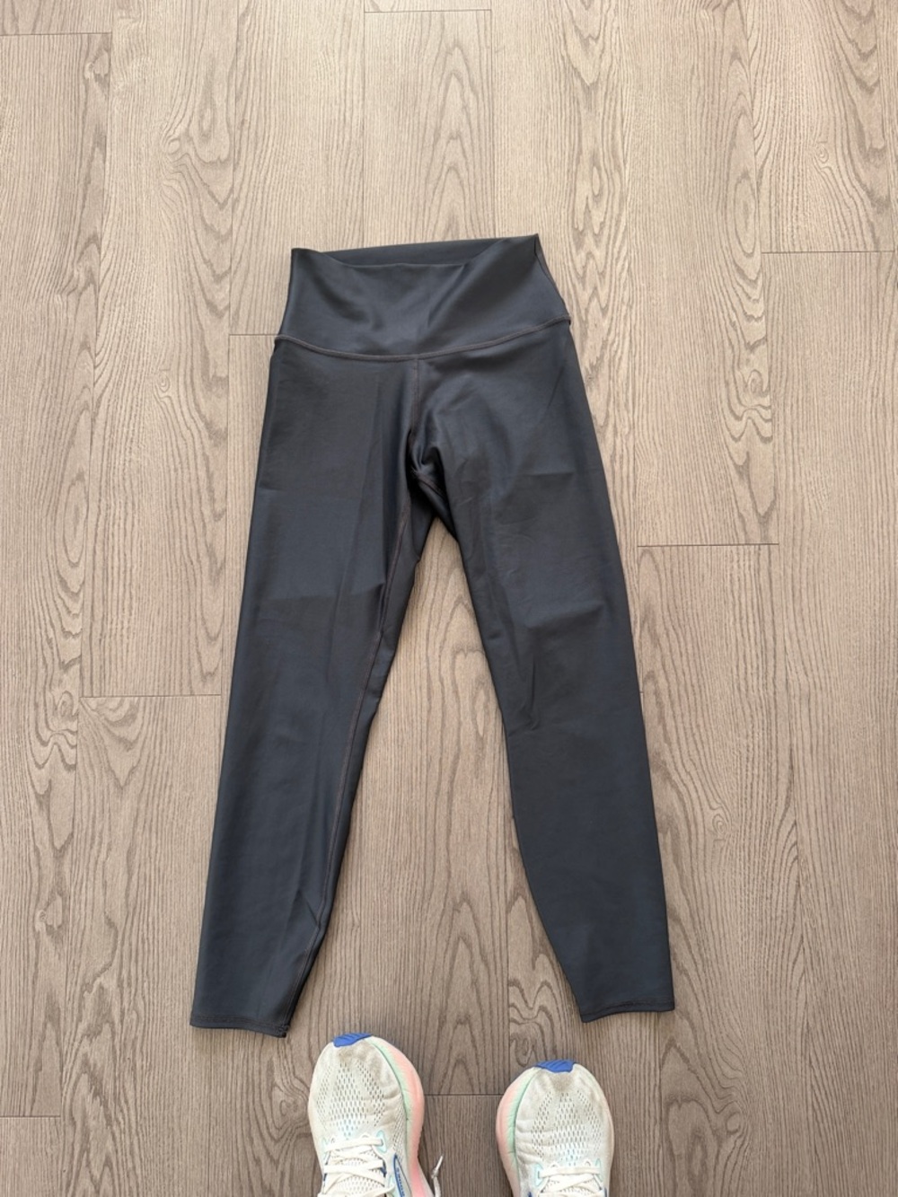 ALO Airlift Leggings - Picture 2 of 8
